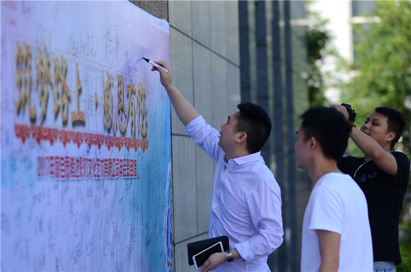 筑梦路上,感恩有您! 走进腾达彩灯2017年年会。 筑梦路上,感恩有您! 走进腾达彩灯2017年年会。